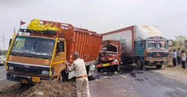 ratlam,Violent collision ,Mhow-Neemuch highway