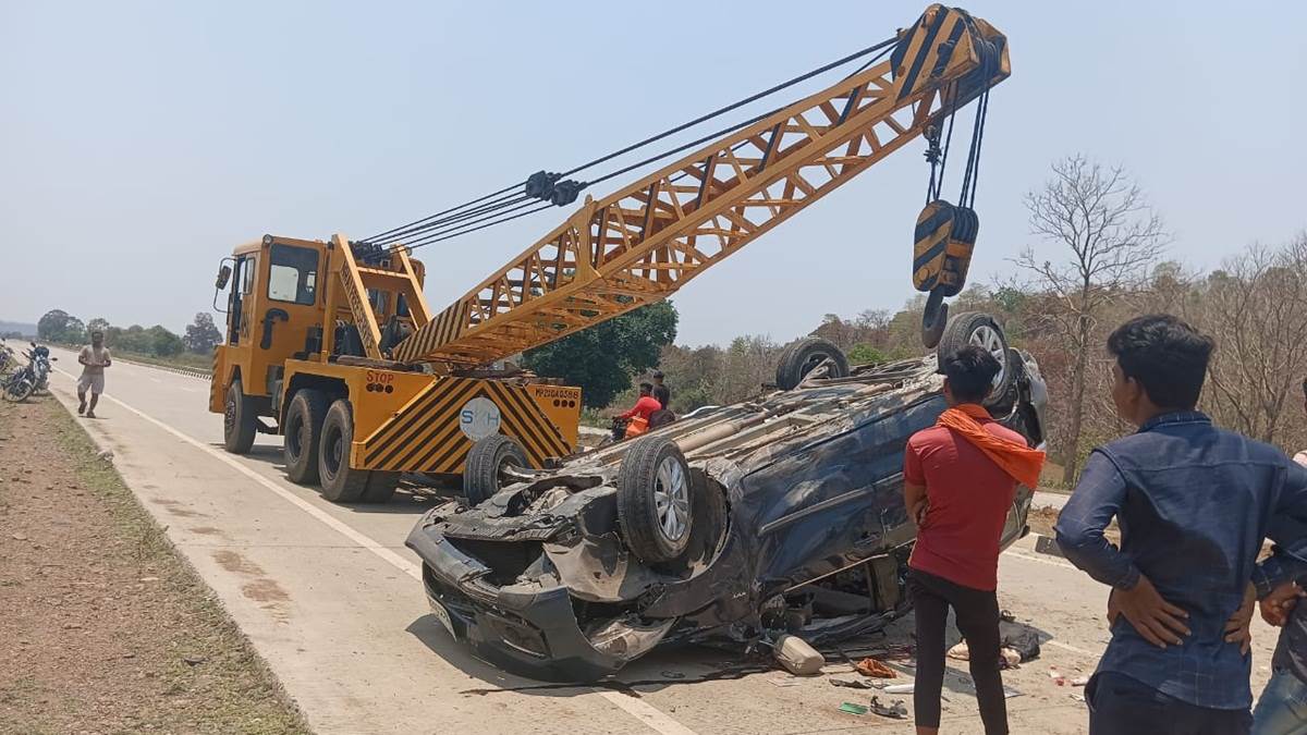 narsihpur,  speeding car collided, woman died