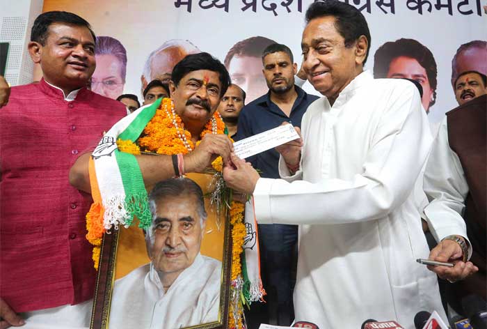 एमपी में दल बदल की सियासत शुरू