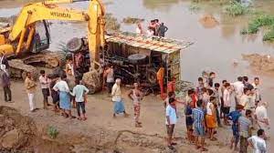 datia, Mini truck overturned, five killed