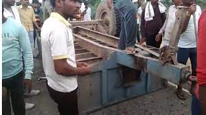 datia,  tractor villagers , Buhara river