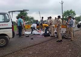 ashoknagar, Truck crushed ,two brothers 