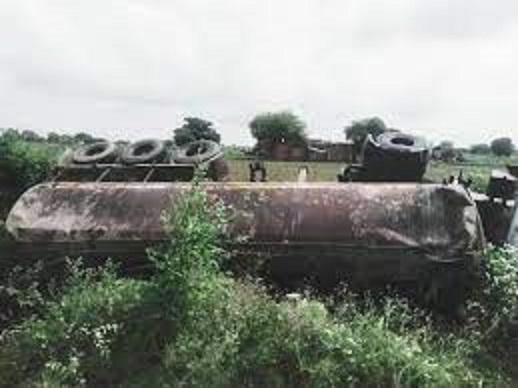 bhind,Mustard oil tanker ,overturned in Mihona