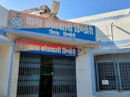 dindori, Four youths arrested , moving car