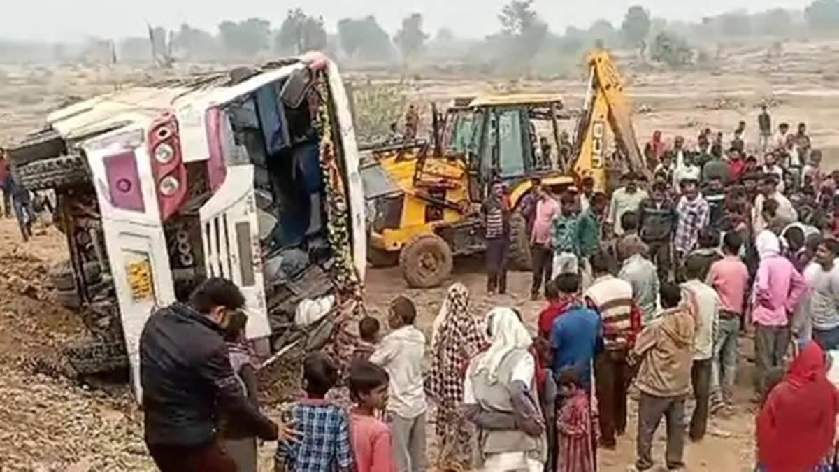 panna, Passenger bus,cleaner died
