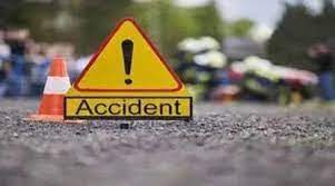 agar, Car collides , truck 