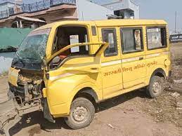 agarmalwa, School van collides , children injured