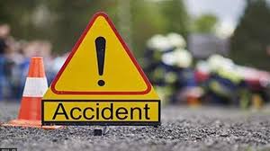 seopur, Tractor-trolley ,hits bike
