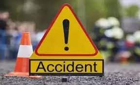badwani, Car hits bike, four people die