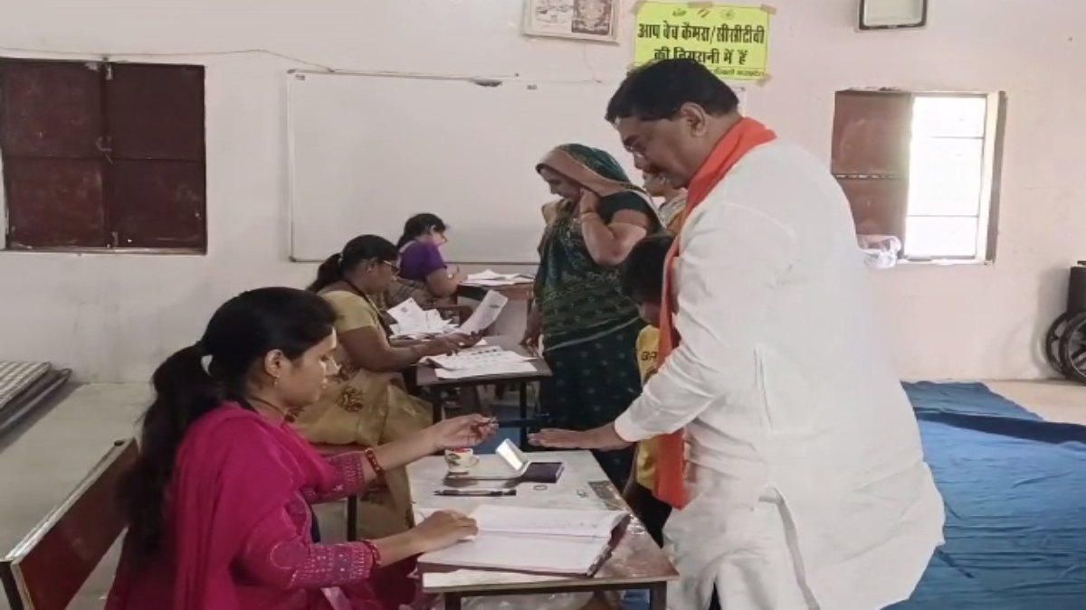 Harda ,DEO suspended , polling booth