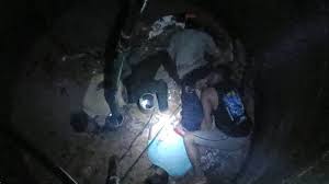 katni, Four people , well