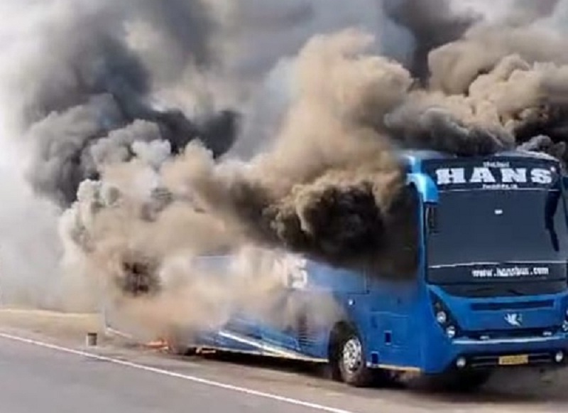 badwani,   sleeper coach bus,caught fire