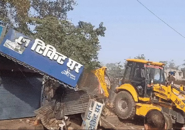  Bhopal, JCB demolished , shops for Metro