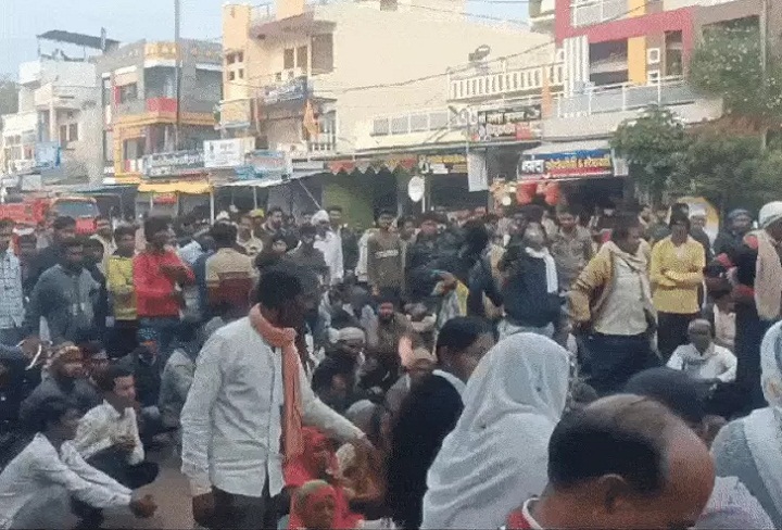dewas, youth committing suicide , Rahul Gandhi  