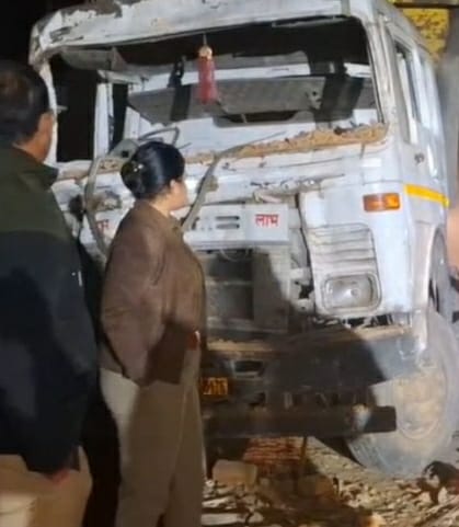 raipur,  girl died,uncontrolled trailer 