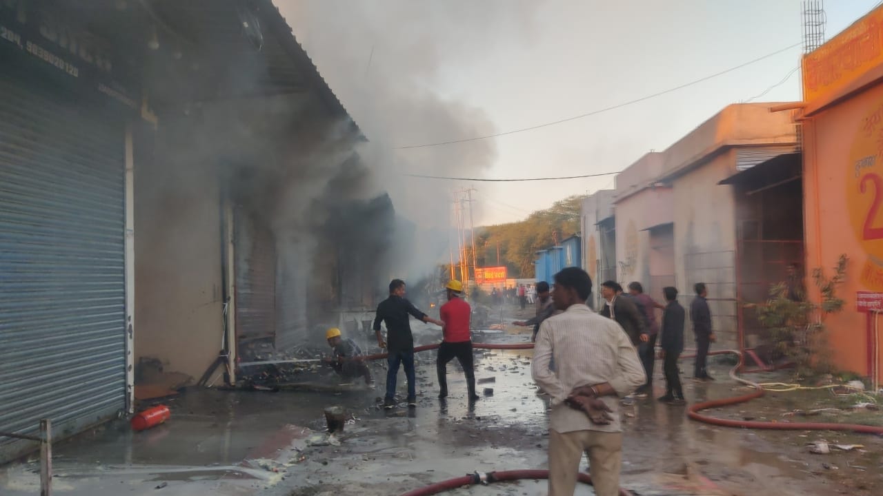 jabalpur, Huge fire, wholesale firecracker market
