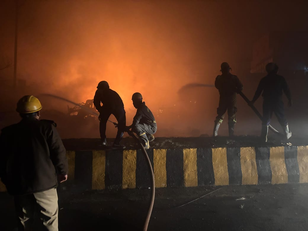  Ghaziabad, truck loaded , LPG cylinders  