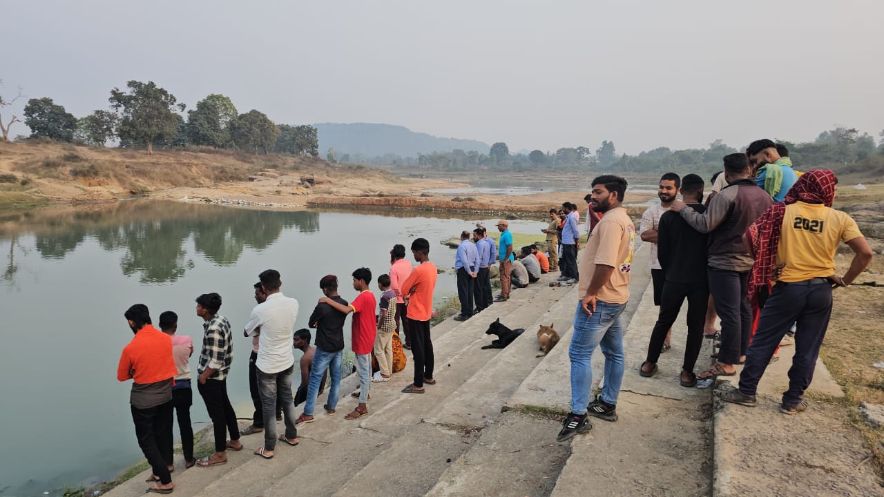 korba,   driver  drowned, river  