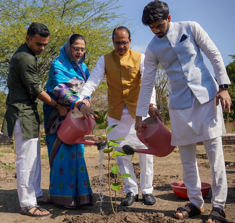 bhopal, Union Minister Shivraj ,planted saplings  
