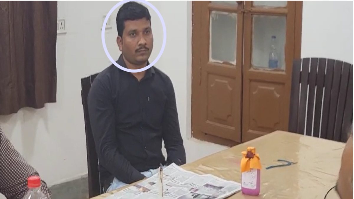 jhabua, Babu of Social Justice Department ,taking bribe  