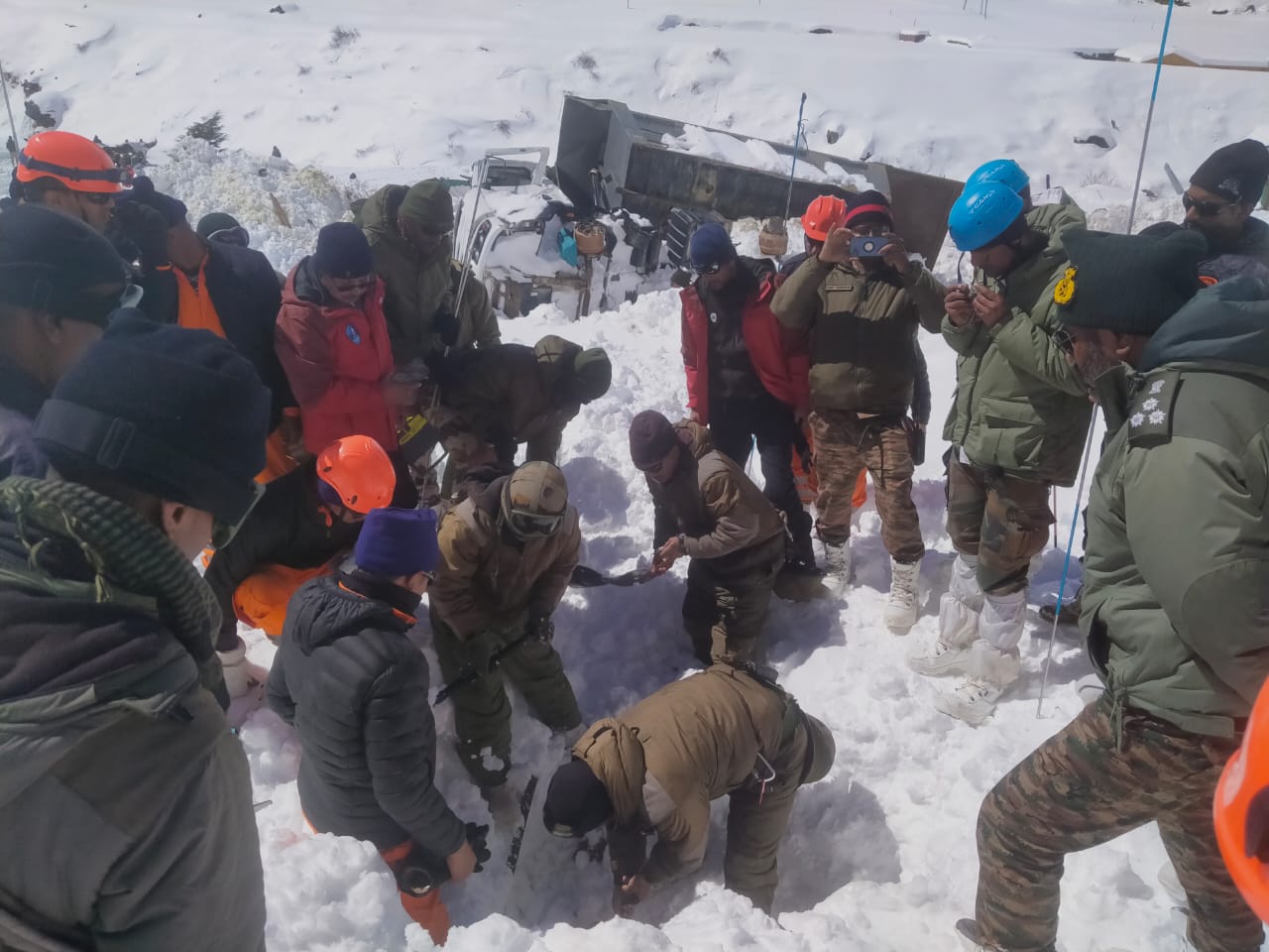 dehradoon, Mana Avalanche, bodies found 
