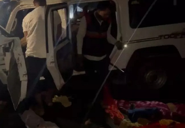 sidhi, Eight killed,jeep and tanker 