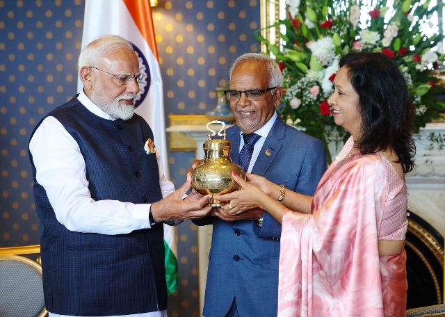 new delhi, PM meets ,President of Mauritius