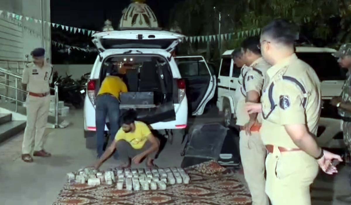 raipur, Police recovered , Innova car  