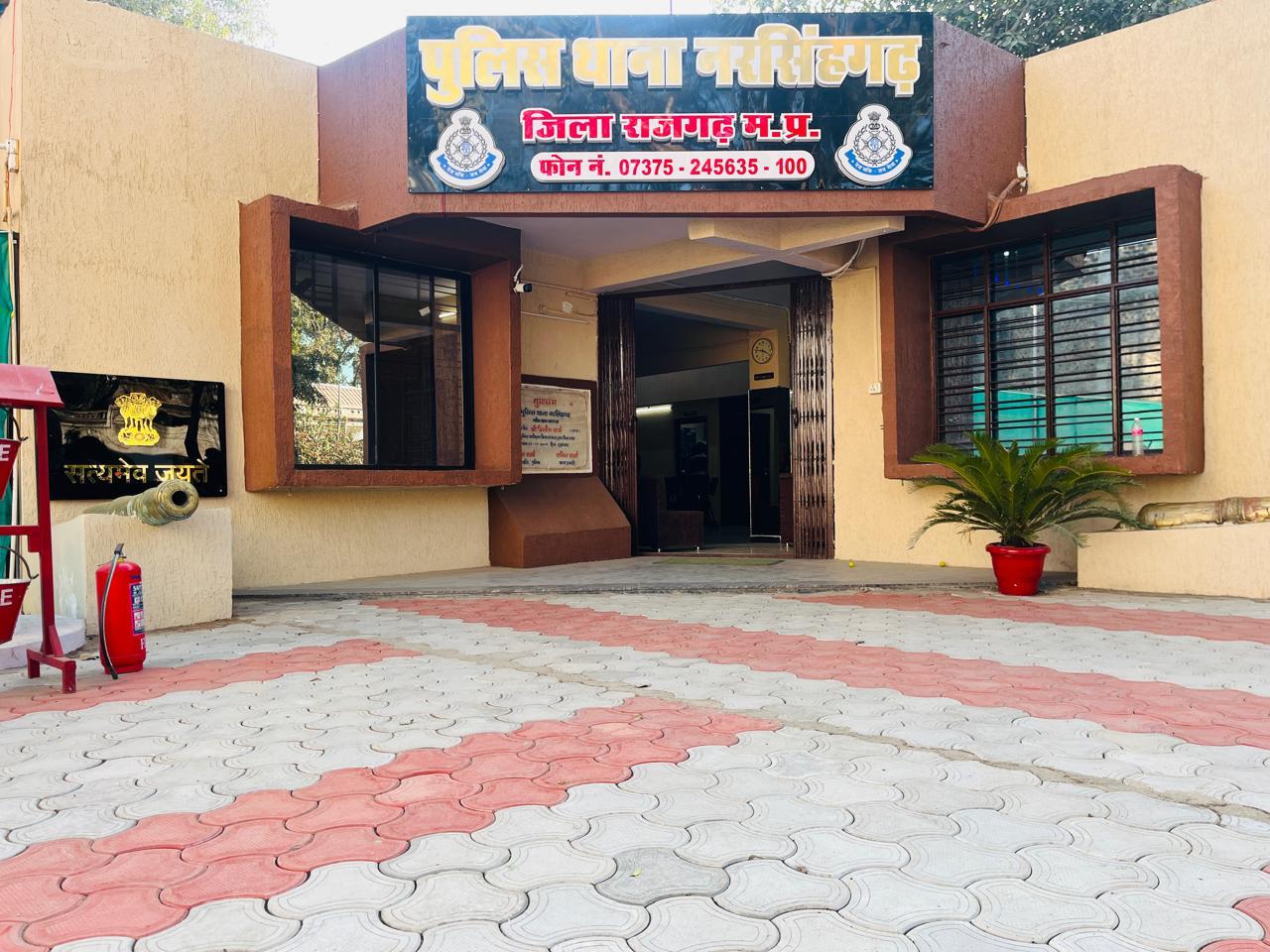 rajgarh,Fight  families, two brothers  
