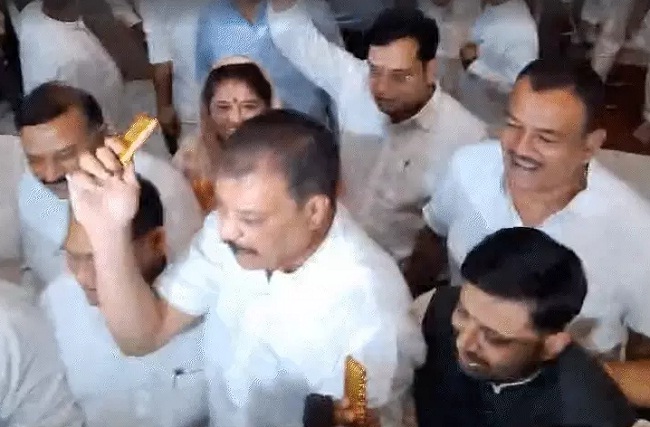 bhopal,Opposition creates ruckus ,MP assembly 