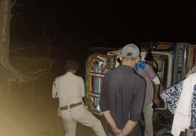 vidisha,   pickup vehicl , four dead
