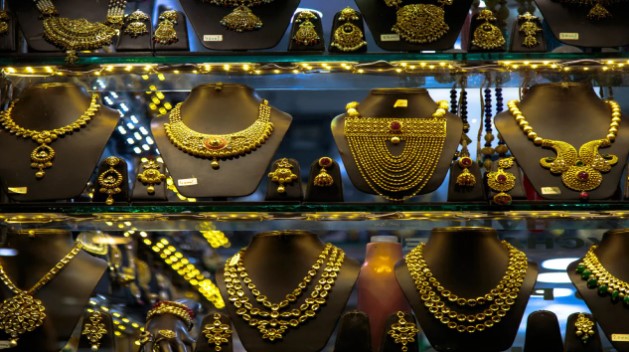 new delhi, Slight decline ,gold in bullion market