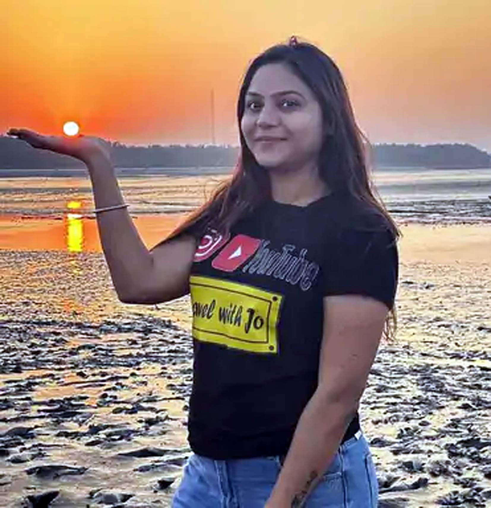 hisar, Female YouTuber , Pakistan arrested  