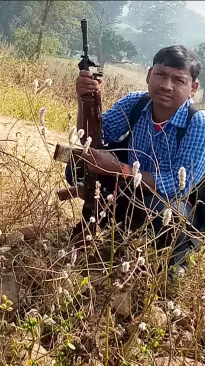 latehar, Naxalite Manish Yadav, carrying a reward  