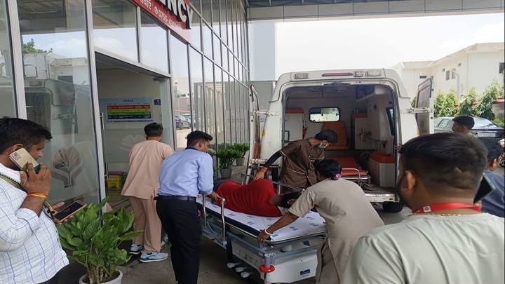 sehore,  driver  heart attack , moving bus