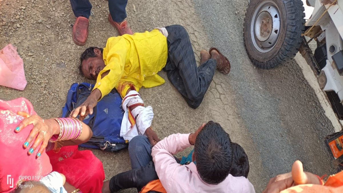 satna,   pickup vehicle , overturned 
