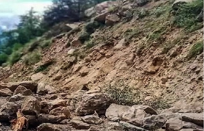 kolkata, Three soldiers died, landslide  