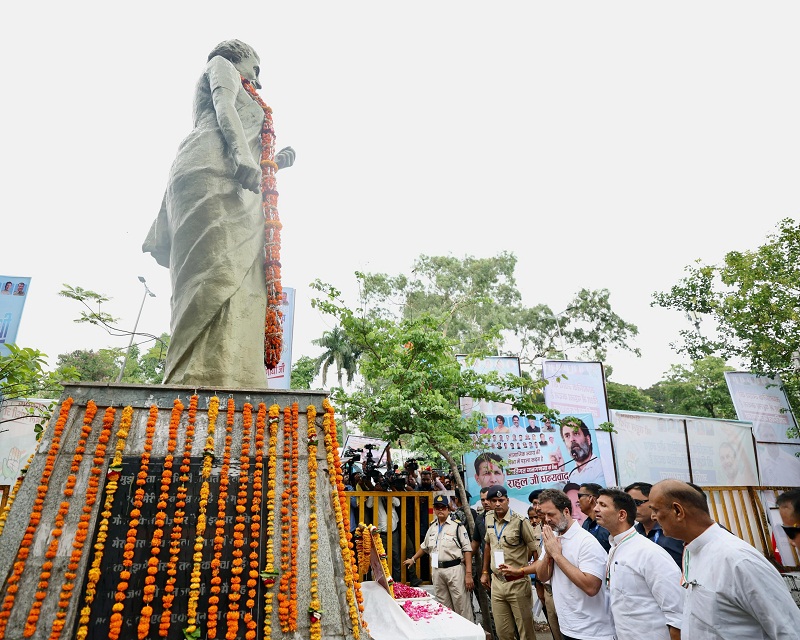 bhopal, Rahul Gandhi , removing his shoes
