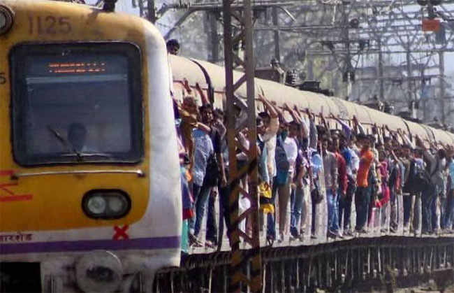 mumbai, 6 passengers died,train in Thane