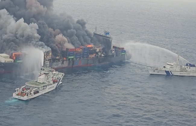 new delhi, Fire on Singapore , rages further