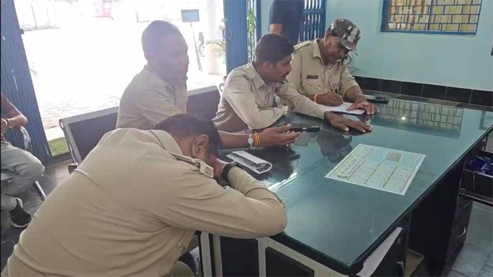raipur, Villagers held hostage, Gariaband