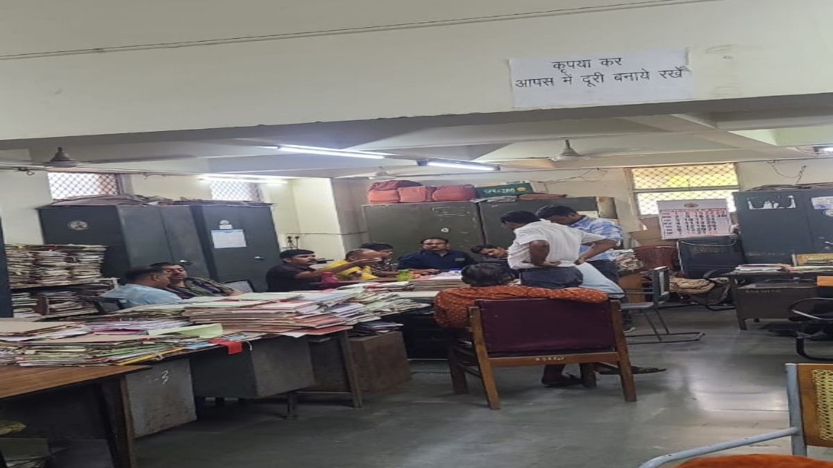  Bhopal, Lokayukta action, BDA clerk arrested  