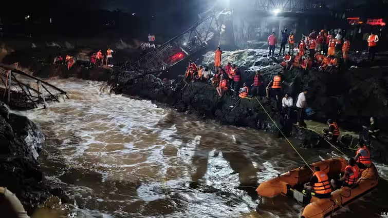 mumbai, Four people  died ,Pune bridge accident