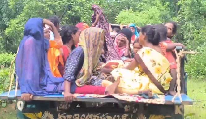 bijapur, Naxalites released , kidnapped villagers