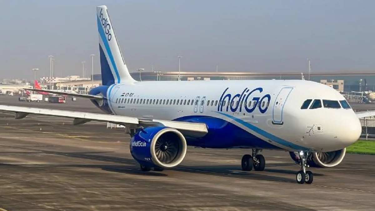 raipur,   gate of Indigo flight, Raipur remained locked 