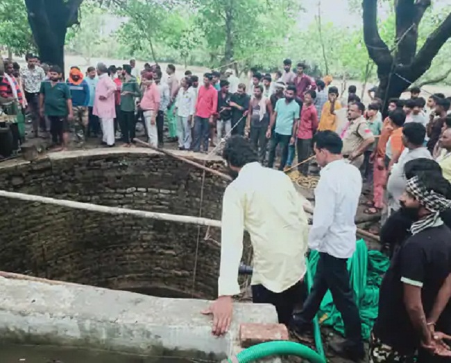 guna, 5 people died ,rescue a calf