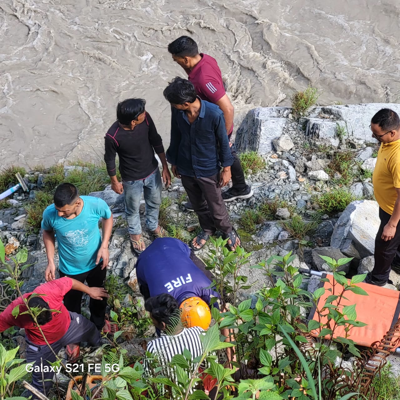 dehradoon,Tempo traveler , Alaknanda, two died