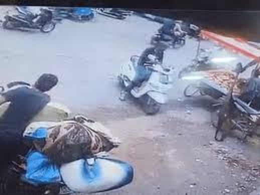 bhopal,   high speed Bolero , roadside
