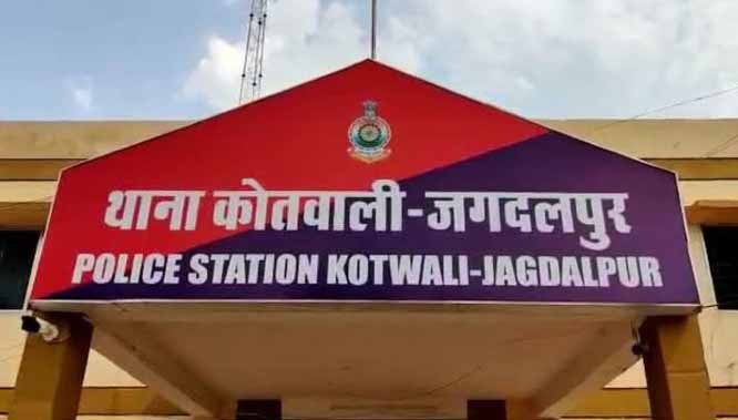 jagdalpur,   drunken youth misbehaved , traffic police