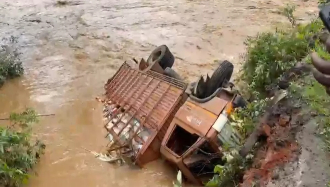 balrampur,  truck  control and, Gagar river